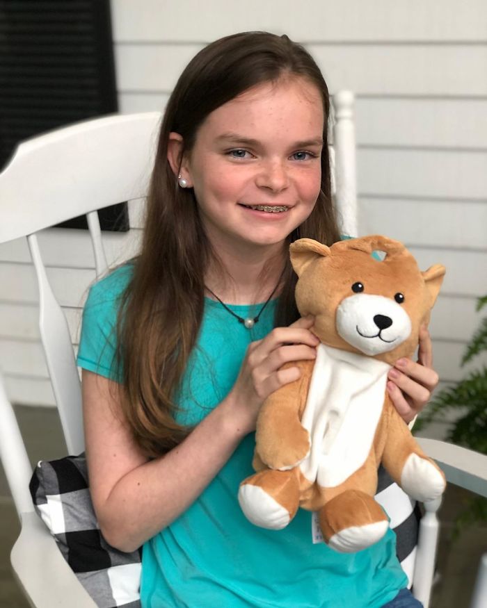 Cô bé 12 tuổi thiết kế túi truyền nước đáng yêu dành cho những bệnh nhân nhỏ tuổi